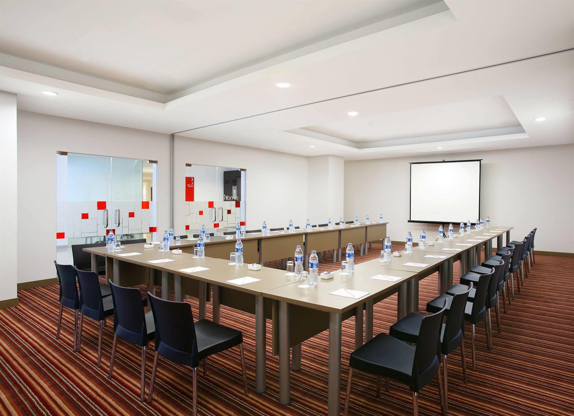 Amaris Hotel Seasons City Jakarta Luaran gambar