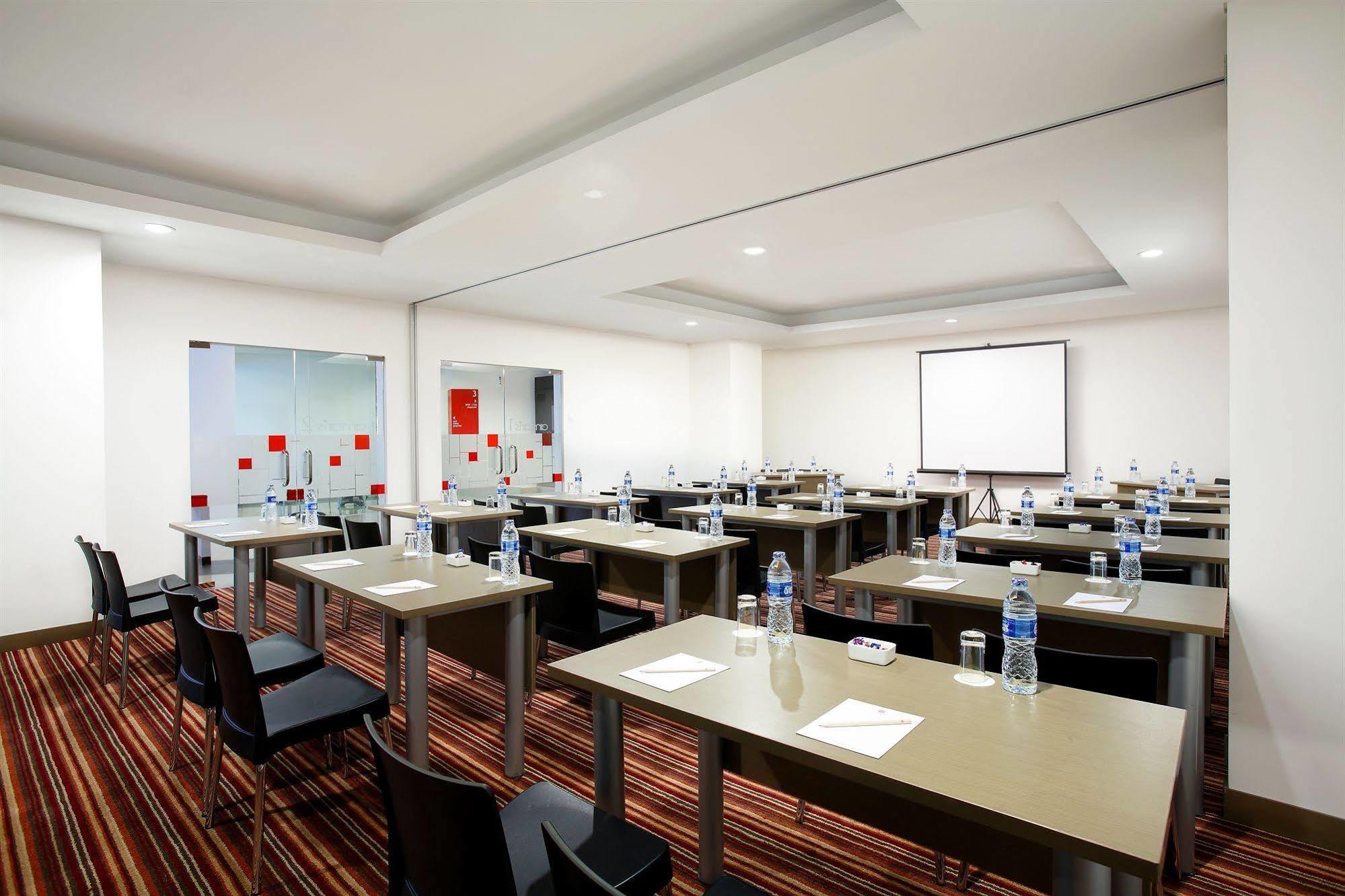 Amaris Hotel Seasons City Jakarta Luaran gambar